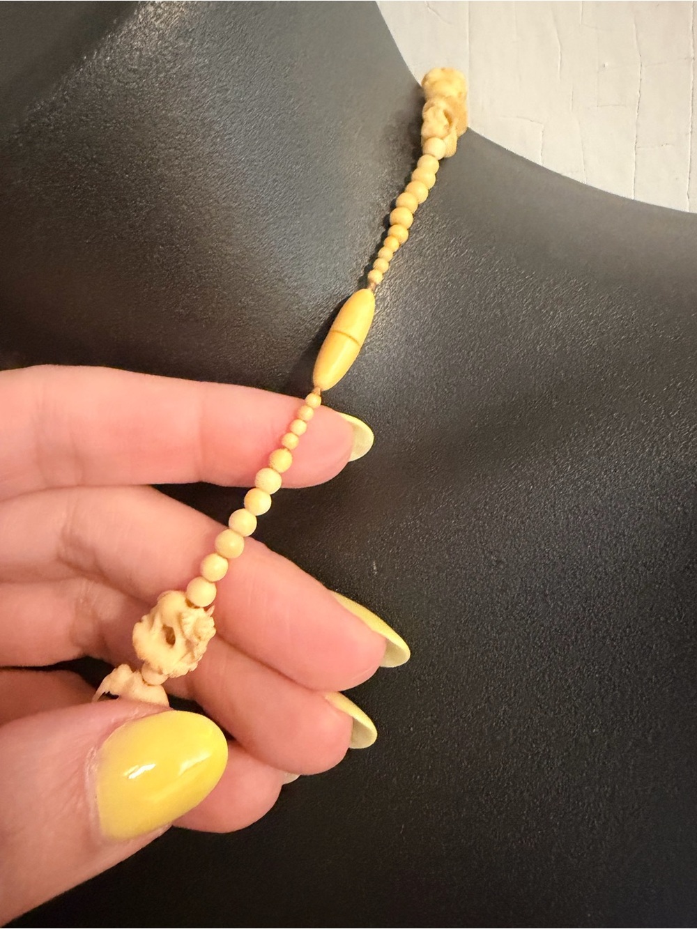 Vintage carved bone elephant necklace - Picture 6 of 6